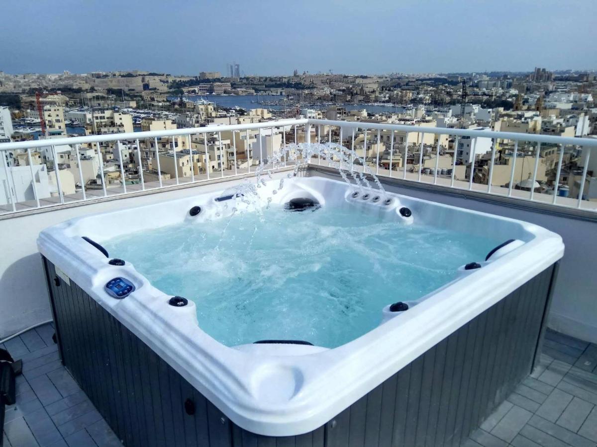 Wonderful With Shared Jacuzzi And Panorama Rooftop Apartment *