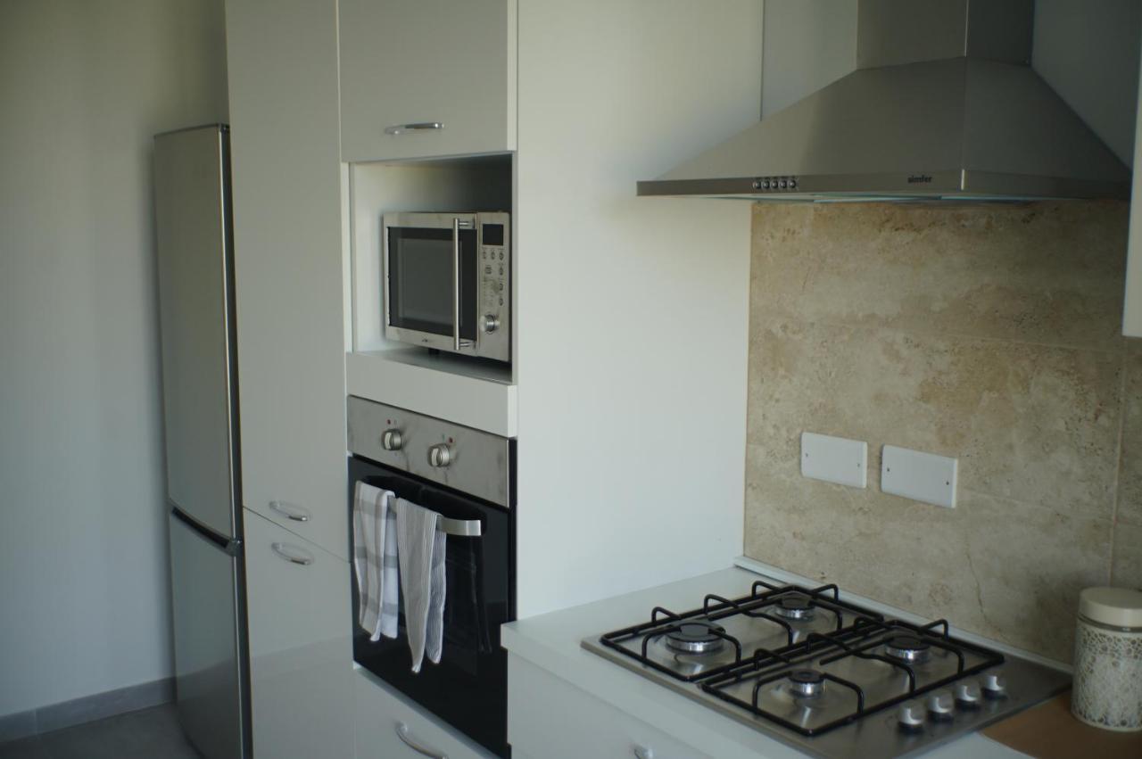 Wonderful With Shared Jacuzzi And Panorama Rooftop Apartment Gzira