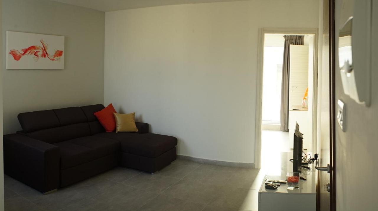 Wonderful With Shared Jacuzzi And Panorama Rooftop Apartment Gzira